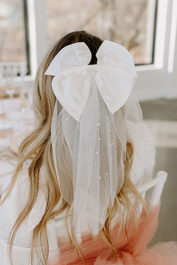 Elegant Prosecco Fizz Veil Hair Clip with Bow & Pearl Accents